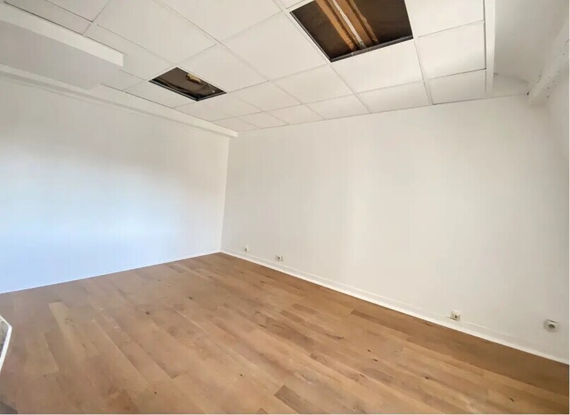 Office in Paris for lease - Building Photo - Image 3 of 6