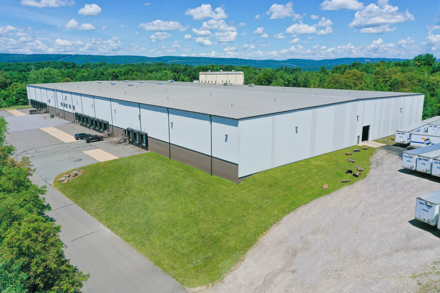 165 New Commerce Blvd, Wilkes Barre, PA for sale - Building Photo - Image 1 of 1