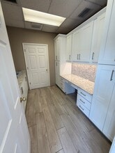 297-311 Airport Pulling Rd N, Naples, FL for lease Interior Photo- Image 1 of 1