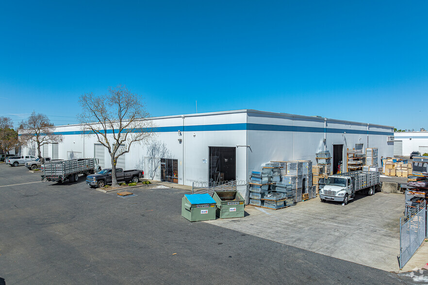 7307 Roseville Rd, Sacramento, CA for lease - Building Photo - Image 2 of 34