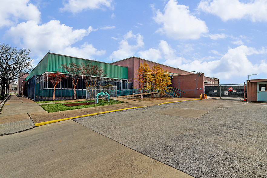 419 Dowling St, Houston, TX for sale - Building Photo - Image 1 of 1