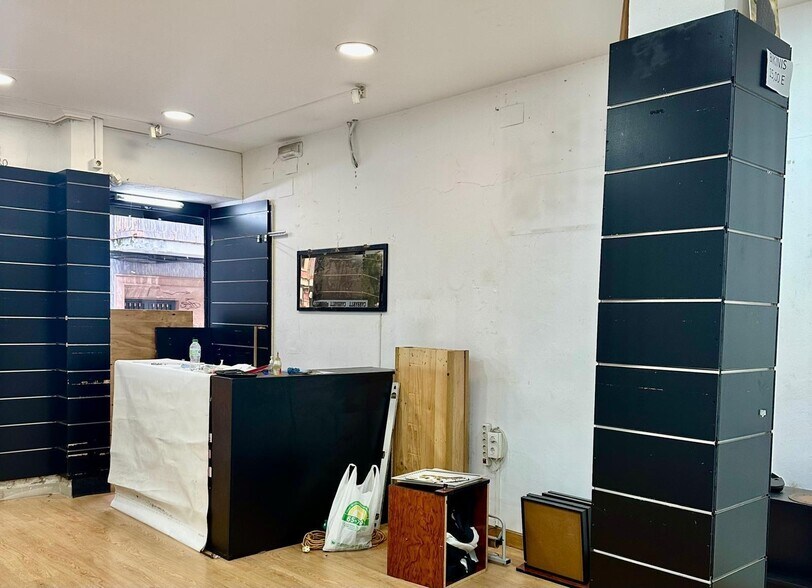 Retail in Cáceres, Cáceres for lease - Building Photo - Image 1 of 20