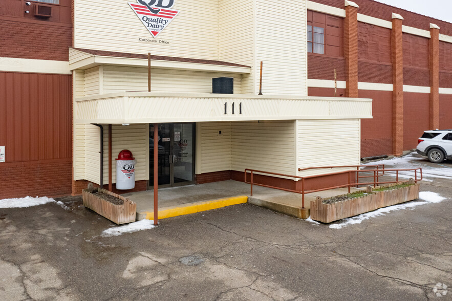 111 W Mount Hope Ave, Lansing, MI for lease - Building Photo - Image 3 of 6