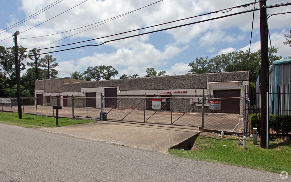 3902 Creekmont Dr, Houston, TX for lease - Primary Photo - Image 2 of 15