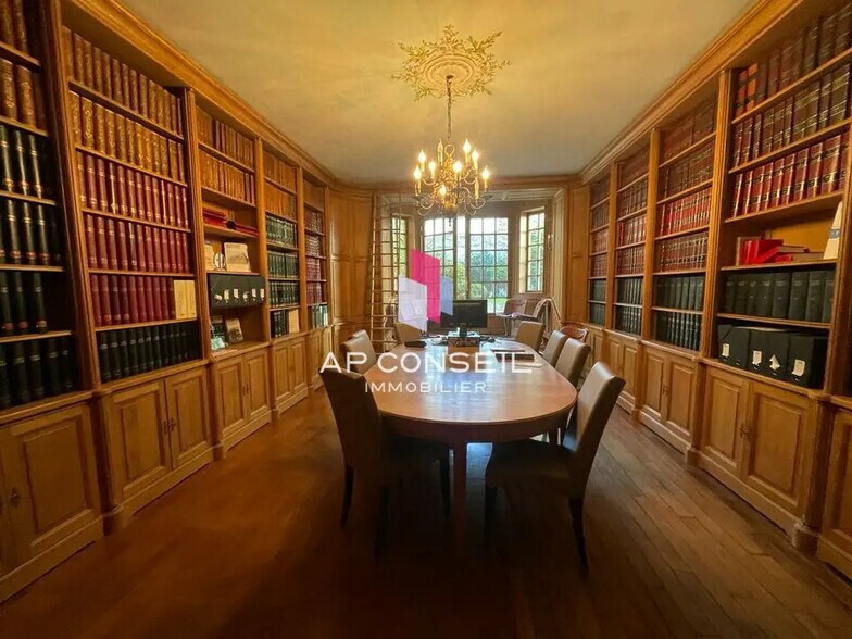 Flex in Versailles for sale - Building Photo - Image 2 of 10