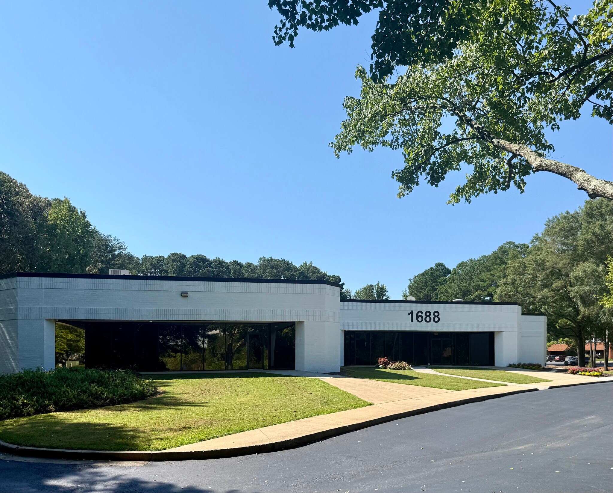 1688 Phoenix Pky, College Park, GA for lease Building Photo- Image 1 of 38