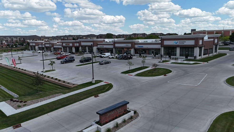 6960 E.P. True Pky, West Des Moines, IA for lease - Building Photo - Image 2 of 15