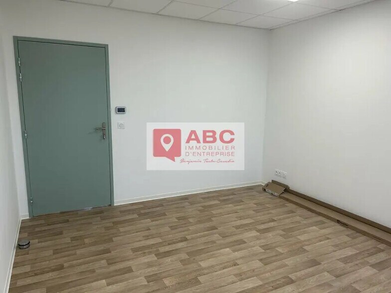 Office in Perpignan for lease - Interior Photo - Image 3 of 6