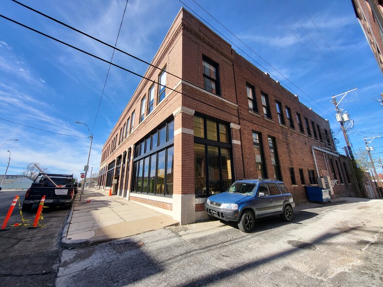 223 W 3rd St, Joplin, MO for sale - Building Photo - Image 2 of 32