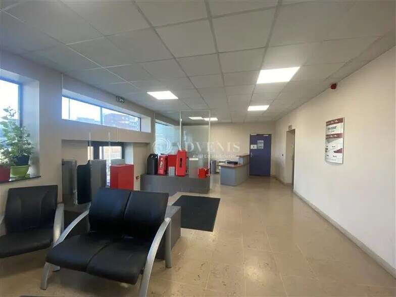 Office in Ivry-sur-Seine for lease - Lobby - Image 2 of 6