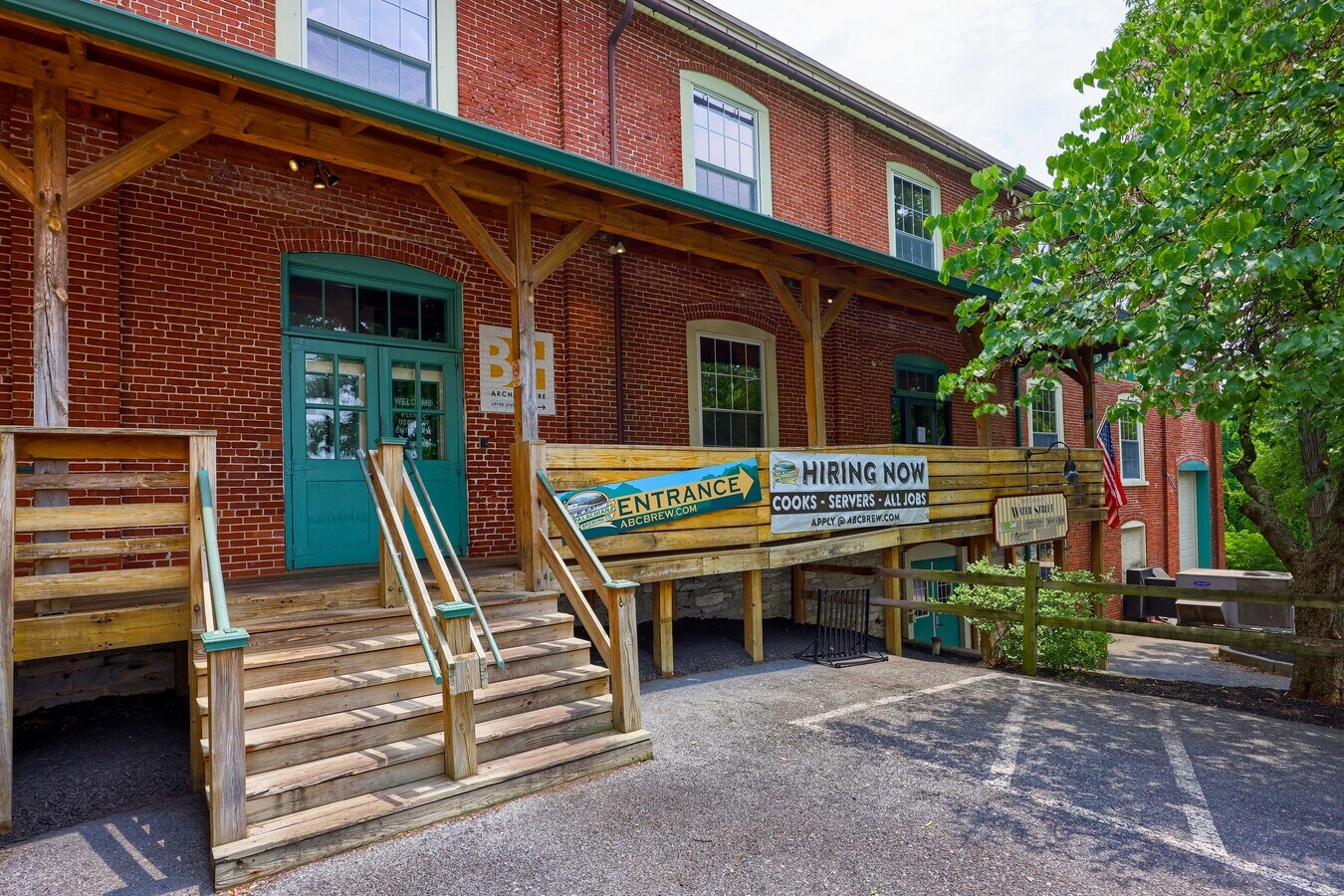 55 N Water St, Lititz, PA 17543