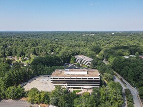 2233 SE Lake Park Dr, Smyrna, GA for lease Building Photo- Image 2 of 30