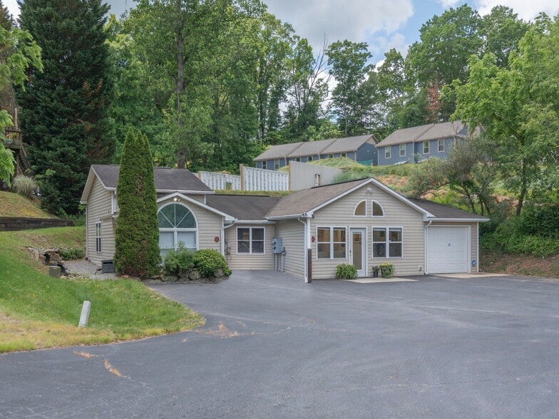 20-24 Park Terrace Dr, Clyde, NC for sale - Building Photo - Image 2 of 27