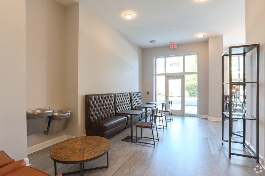 9009 Church St, Manassas, VA for lease - Interior Photo - Image 3 of 26