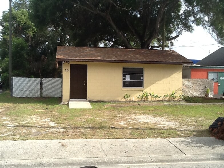 30 E Saint Louis Ave, Eustis, FL for lease - Building Photo - Image 1 of 10