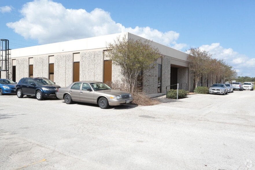 4411 Bluebonnet Dr, Stafford, TX for lease - Primary Photo - Image 1 of 6