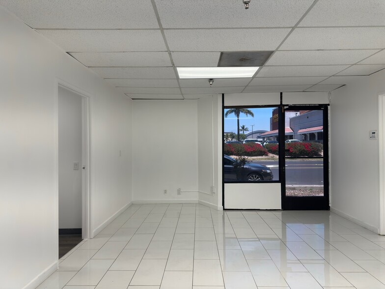 1830 Lockwood St, Oxnard, CA for lease - Building Photo - Image 3 of 23
