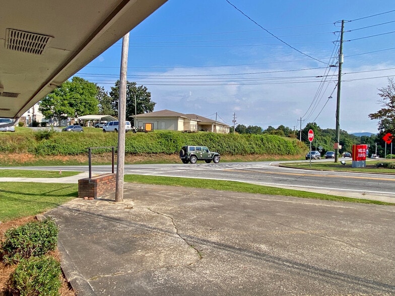 20 Memorial Dr, Dahlonega, GA for lease - Building Photo - Image 3 of 5