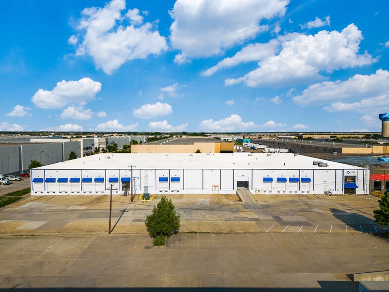 1207 W Crosby Rd, Carrollton, TX for lease - Building Photo - Image 1 of 18