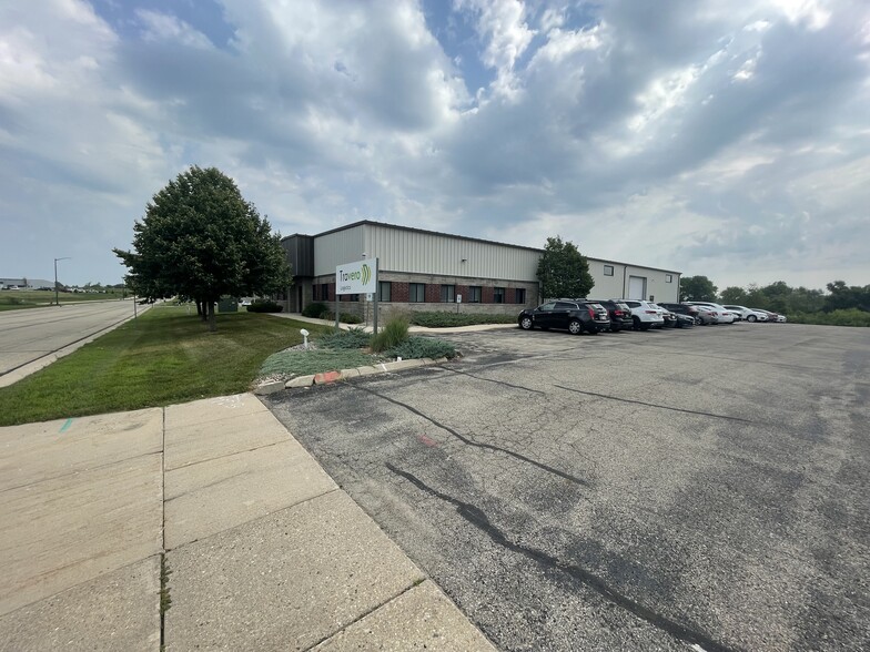 380 Business Park Cir, Stoughton, WI for sale - Building Photo - Image 1 of 1