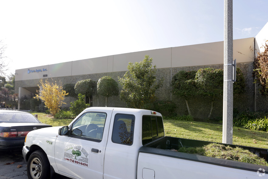 2230 Huron Dr, Santa Ana, CA for lease - Building Photo - Image 2 of 3