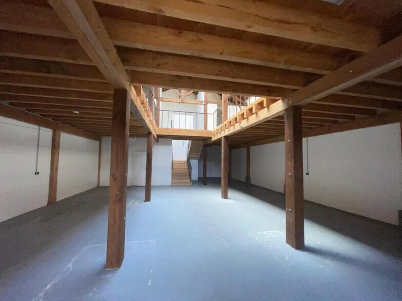 Office in Bordeaux for lease - Interior Photo - Image 3 of 11