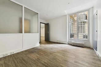 Office in Paris for lease Interior Photo- Image 2 of 5