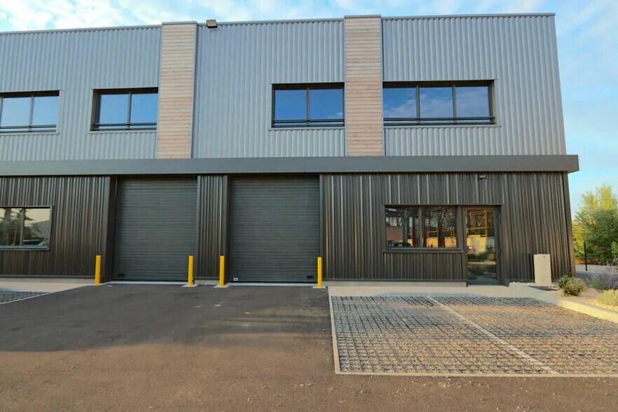 Flex in Avignon for lease - Building Photo - Image 2 of 9