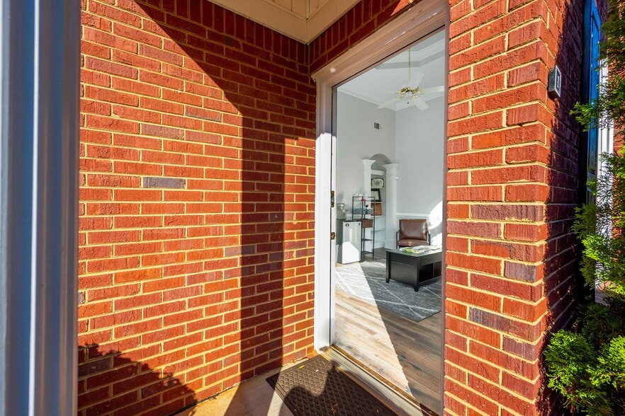 500 Sun Valley Dr, Roswell, GA for lease - Building Photo - Image 2 of 20