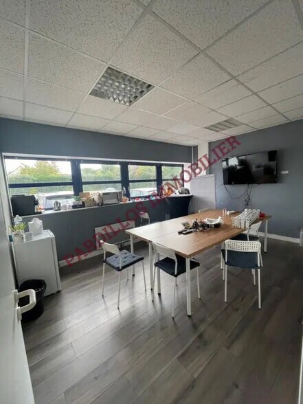 Office in Mondeville for lease - Interior Photo - Image 1 of 4