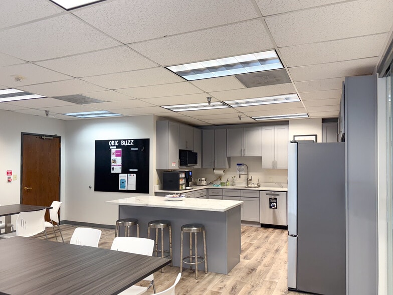 1345 River Bend Dr, Dallas, TX for lease - Interior Photo - Image 3 of 19