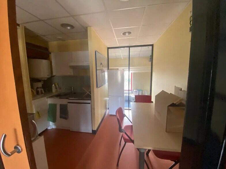 Office in Charnay-lès-Mâcon for lease - Interior Photo - Image 2 of 13