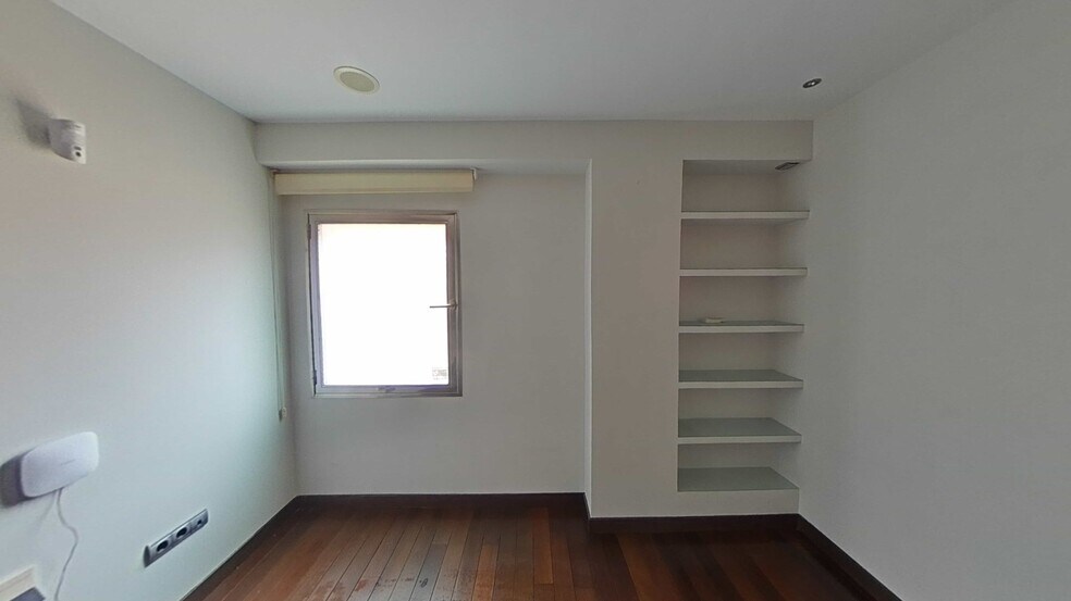 Office in Valladolid for sale - Building Photo - Image 3 of 27