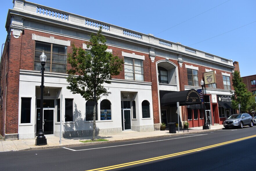 205-211 S Main St, Fall River, MA for sale - Building Photo - Image 1 of 1