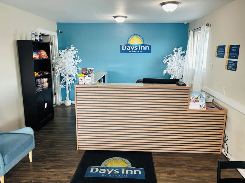 109 16th St, Wheatland, WY for sale - Building Photo - Image 3 of 9