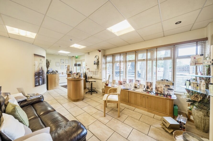 1 Vicarage Ln, Nettleham for sale - Interior Photo - Image 1 of 5