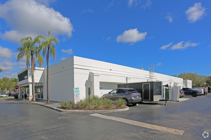 5030 Champion Blvd, Boca Raton, FL for lease - Building Photo - Image 3 of 12