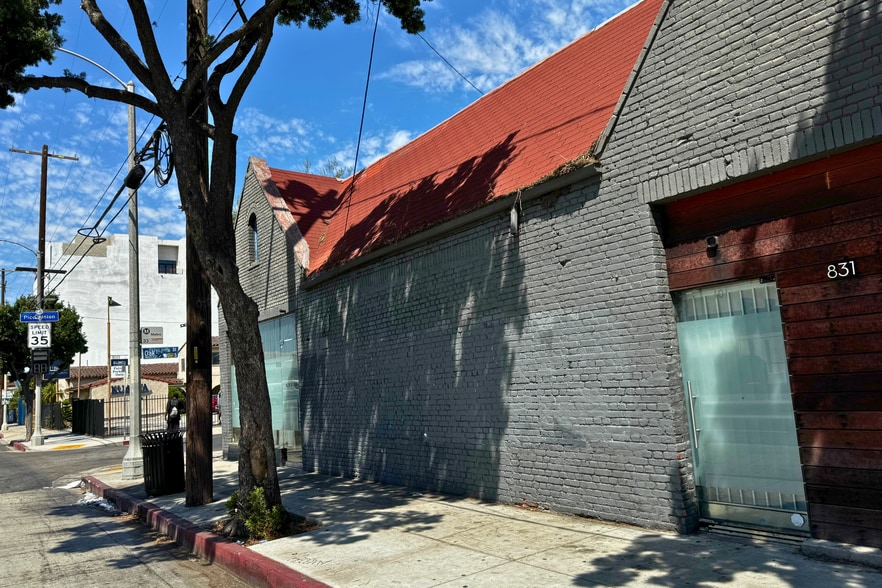 831 Venice Blvd, Los Angeles, CA for lease - Building Photo - Image 2 of 19