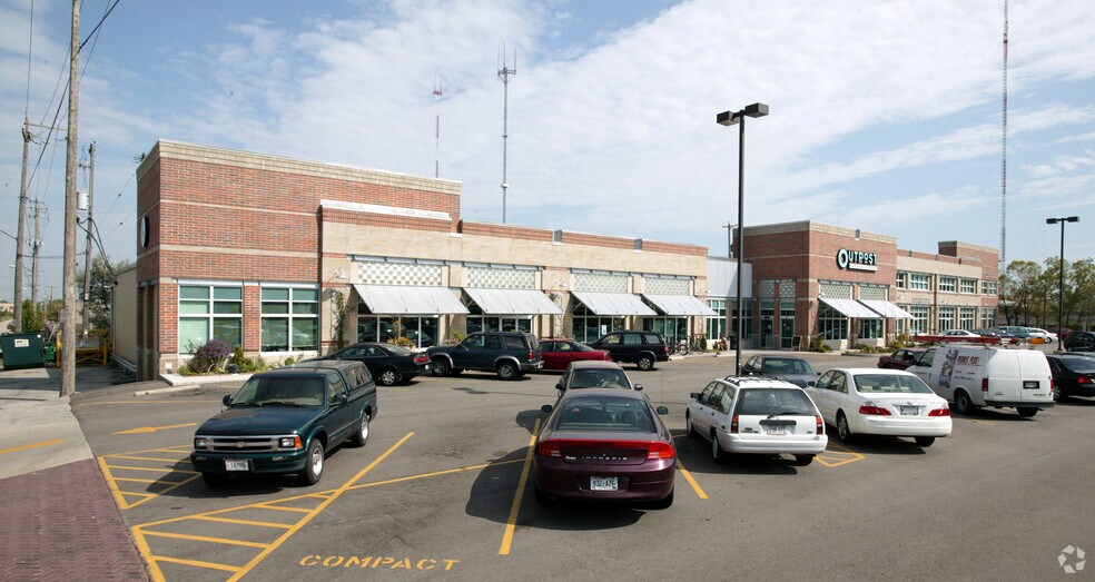 100-204 E Capitol Dr, Milwaukee, WI for lease - Building Photo - Image 2 of 8