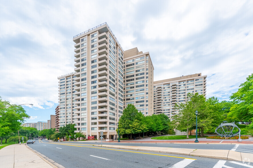 4500 N Park Ave, Chevy Chase, MD for sale - Primary Photo - Image 1 of 14