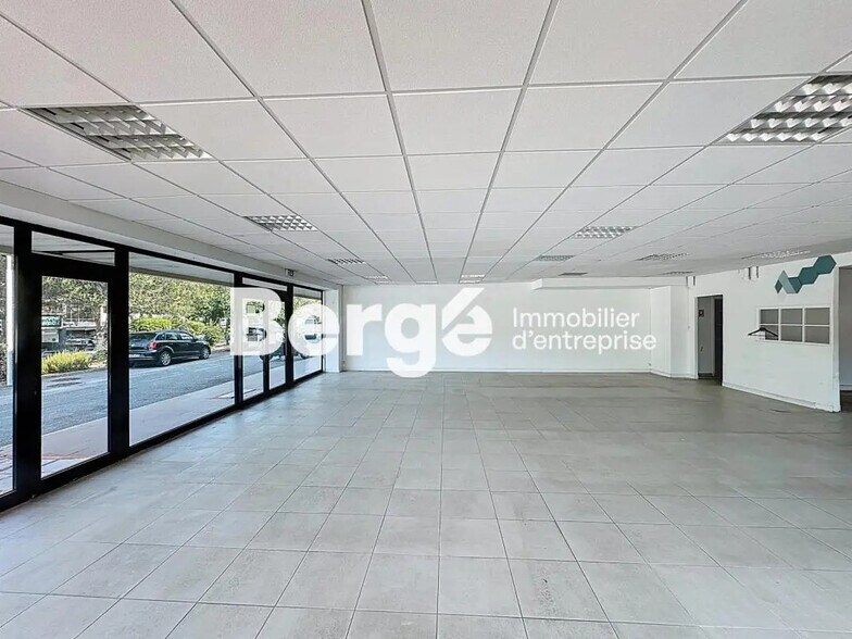 Retail in Vallauris for lease - Interior Photo - Image 1 of 6