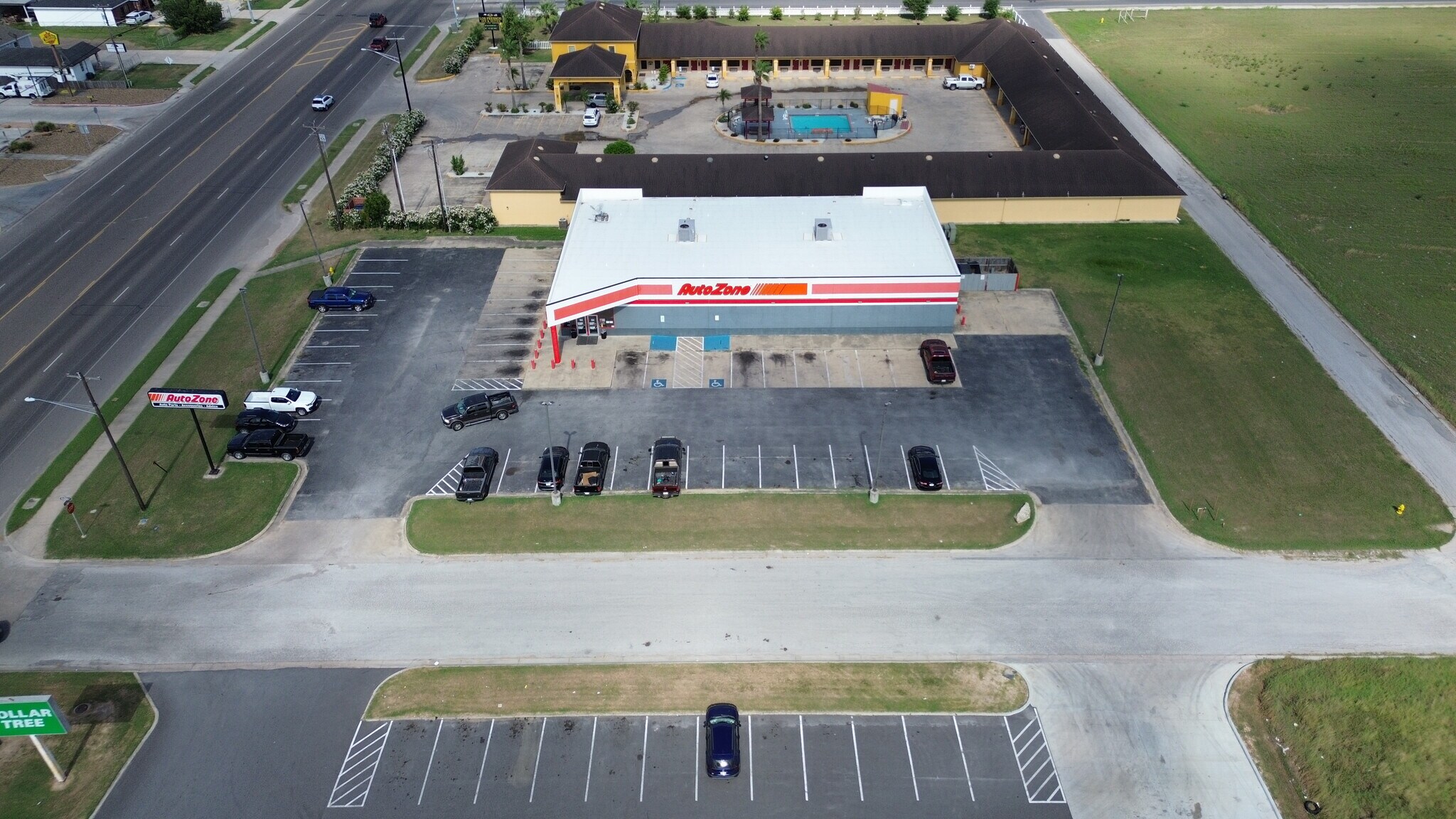 902 W Ocean Blvd, Los Fresnos, TX 78566 AutoZone