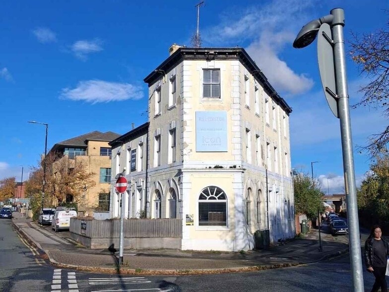 2 Barrington Rd, Altrincham for lease - Building Photo - Image 2 of 4