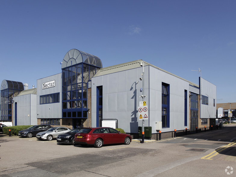 Ashton Rd, Romford for lease - Primary Photo - Image 1 of 7