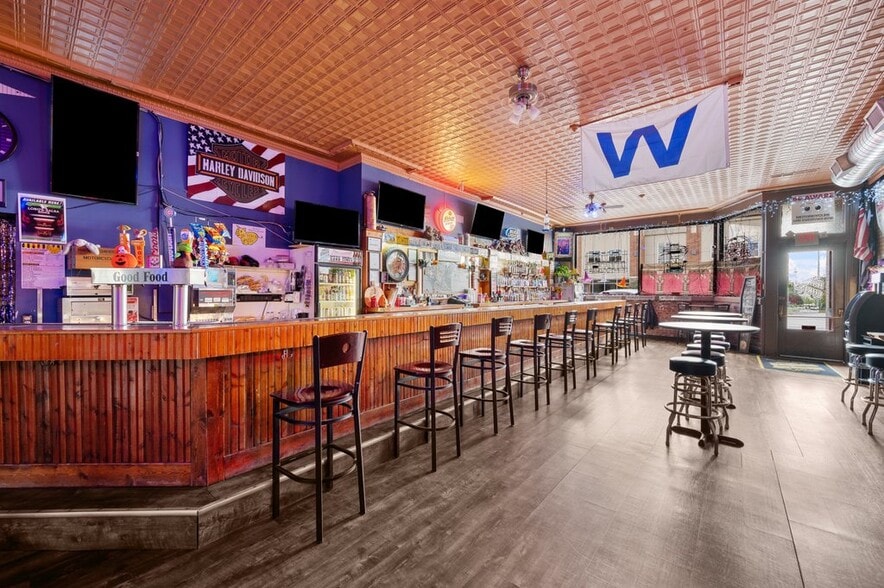 1708 State St, Bettendorf, IA for sale - Primary Photo - Image 1 of 12