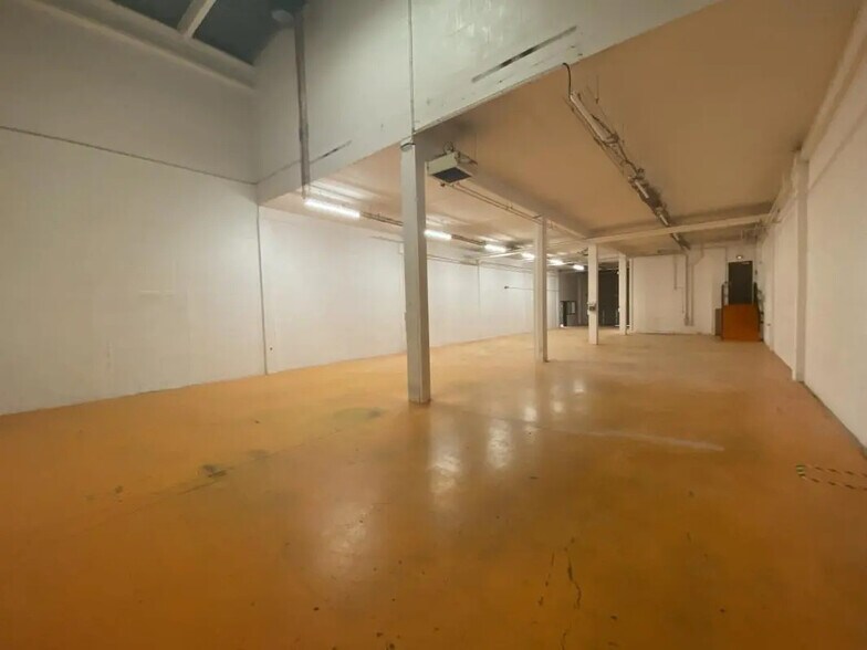 Office in Gennevilliers for lease - Building Photo - Image 3 of 7