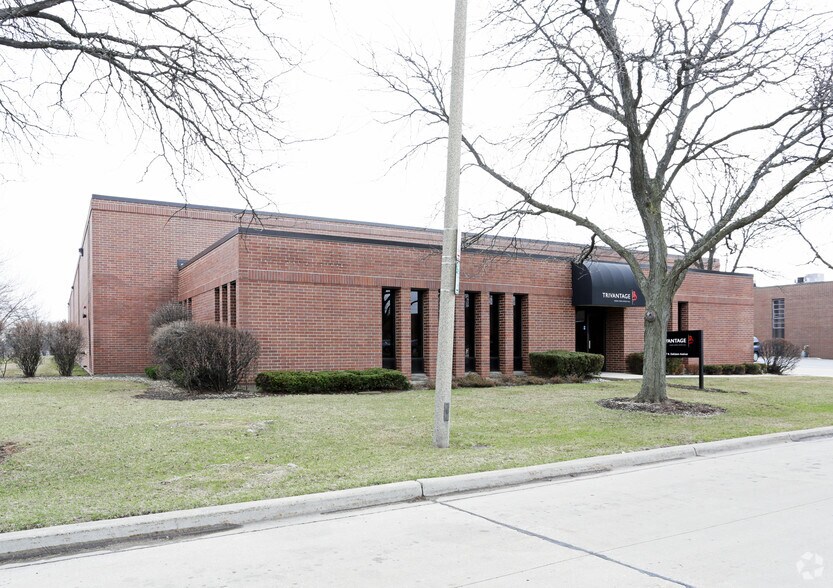 957 N Oaklawn Ave, Elmhurst, IL for sale - Building Photo - Image 1 of 1