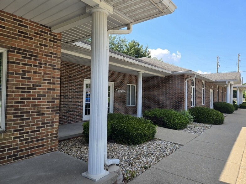 1070 Windsor Rd, Terre Haute, IN for lease - Building Photo - Image 3 of 11
