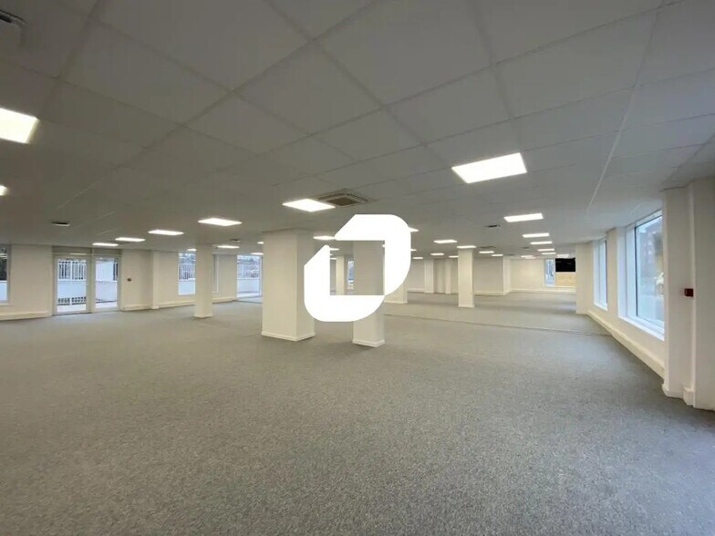 Office in Valenciennes for lease - Building Photo - Image 1 of 9