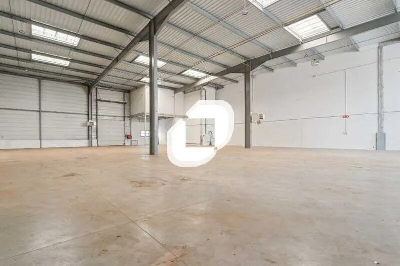 Flex in Le Blanc-Mesnil for lease - Interior Photo - Image 3 of 13